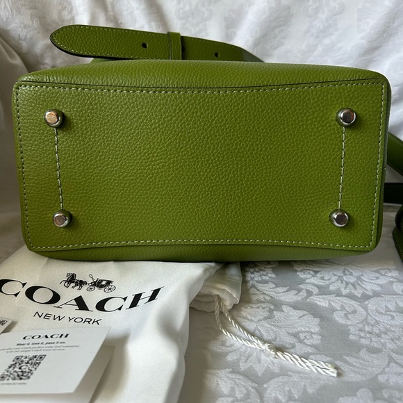 Coach Willow bag in Dark Lime - Picture 5 of 11